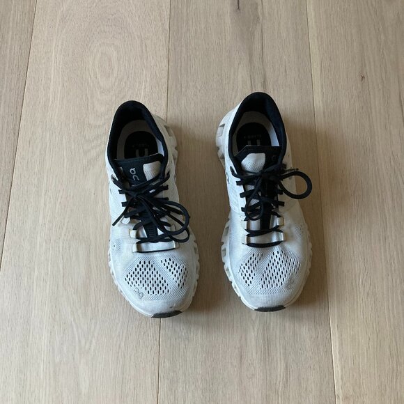 On White Cloudrunner X Running Shoes - Picture 2 of 6